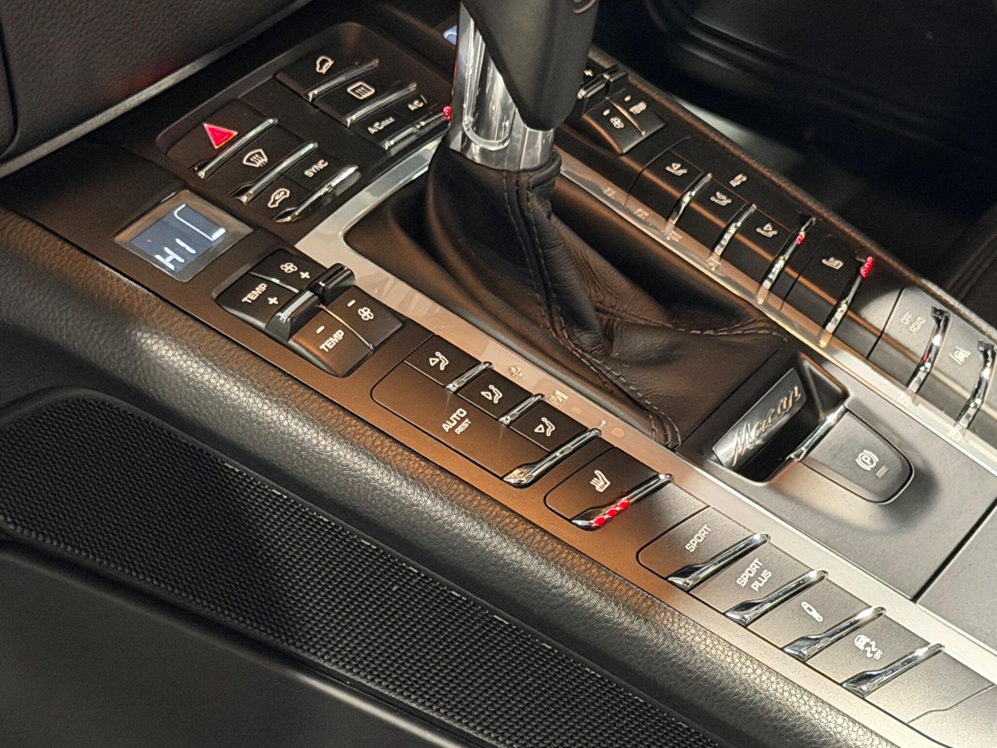 Porsche Macan 2.0T SUV 5dr Petrol PDK 4WD Euro 6 (s/s) (252 ps)